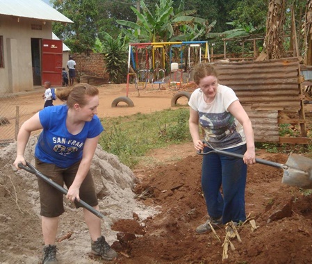 Construcción Voluntaria y Desarrollo Comunitario Uganda