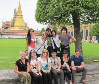Volunteers on Bangkok Tour during 2 Week Special Program